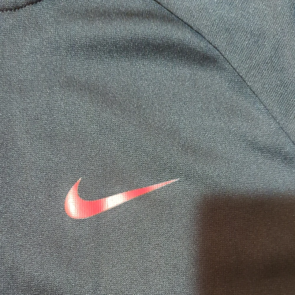 Full Zip Nike Men's Medium Black Therma-fit Hoodie with Red Accents - Picture 4 of 8
